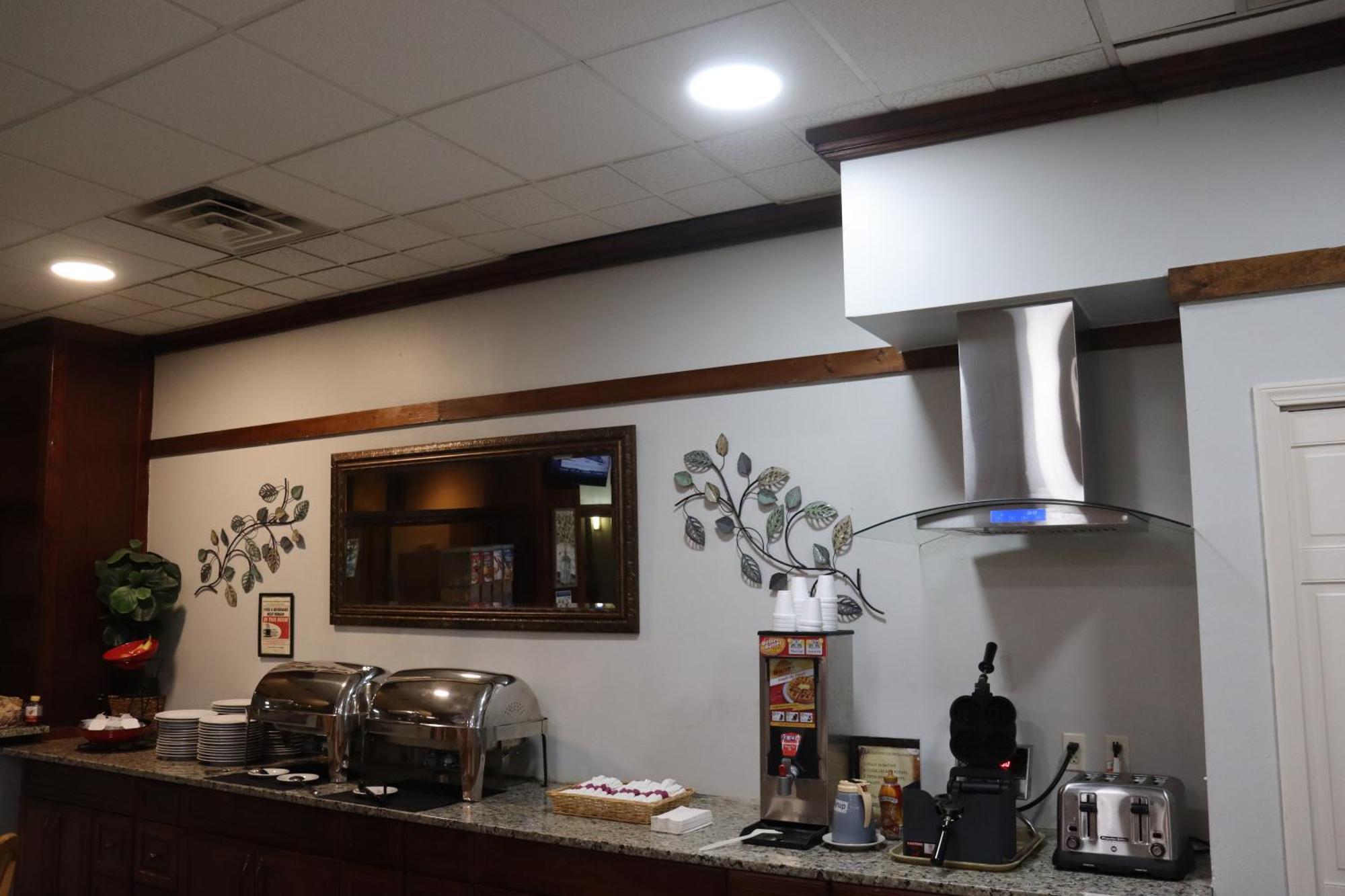 兰辛华美达酒店及会议中心 外观 照片